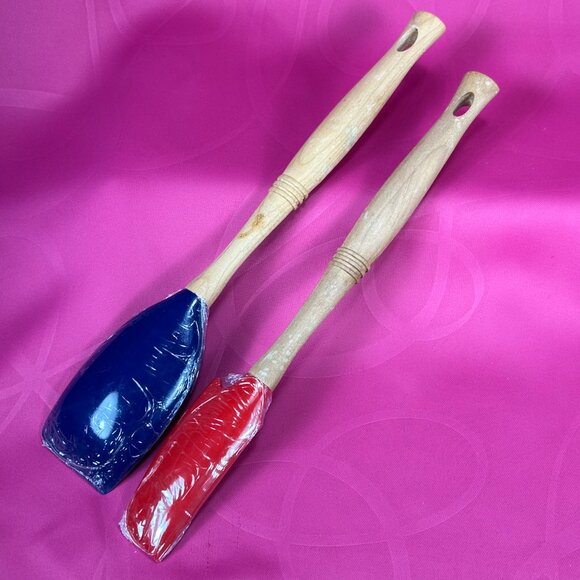 2 new Le Creuset silicon spatulas with wooden handle - Picture 2 of 3